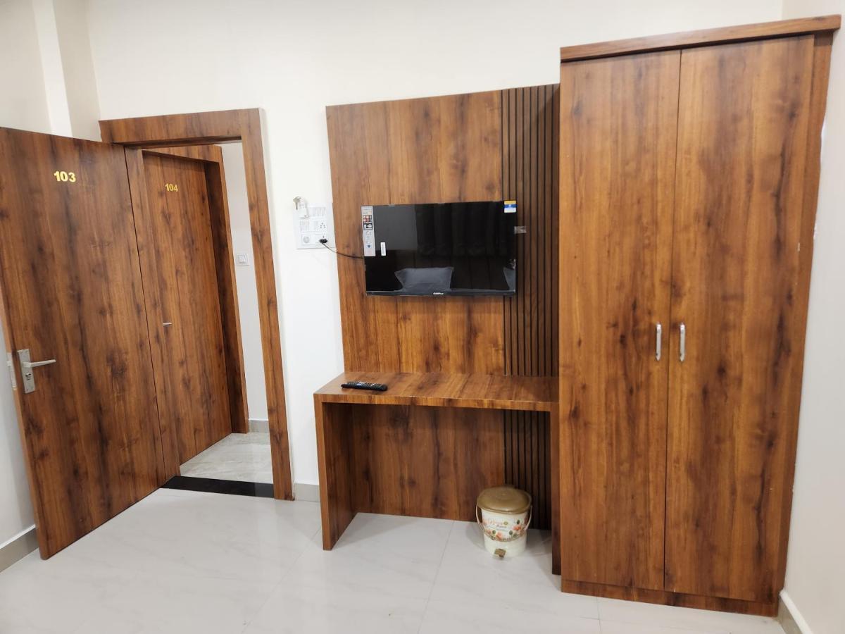 Hotel Anantshree Ujjain Esterno foto