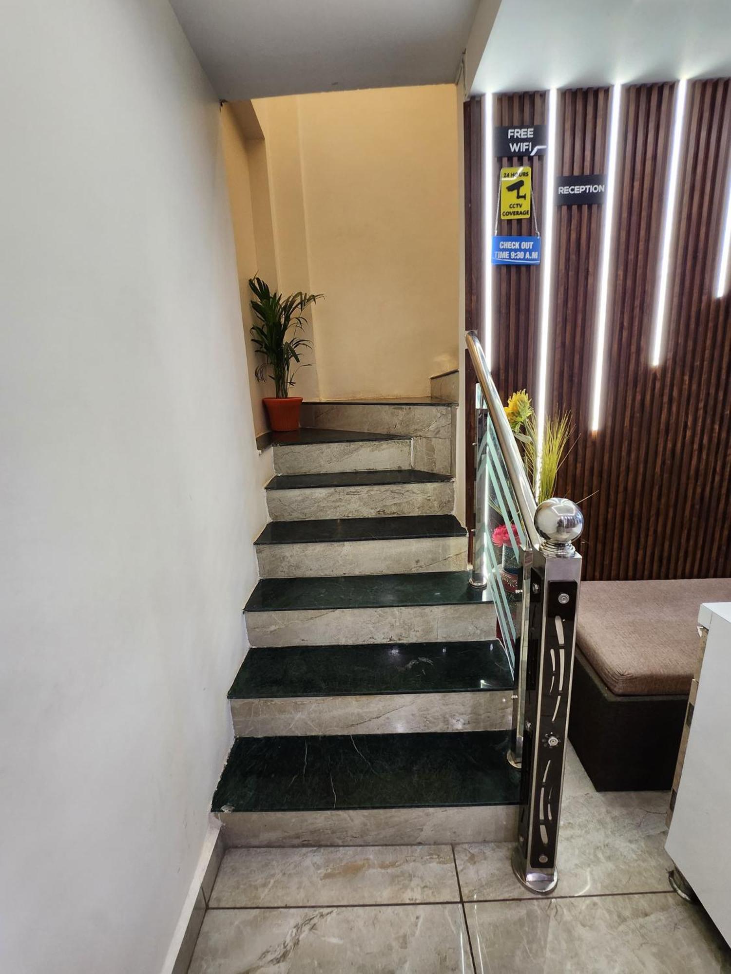 Hotel Anantshree Ujjain Esterno foto
