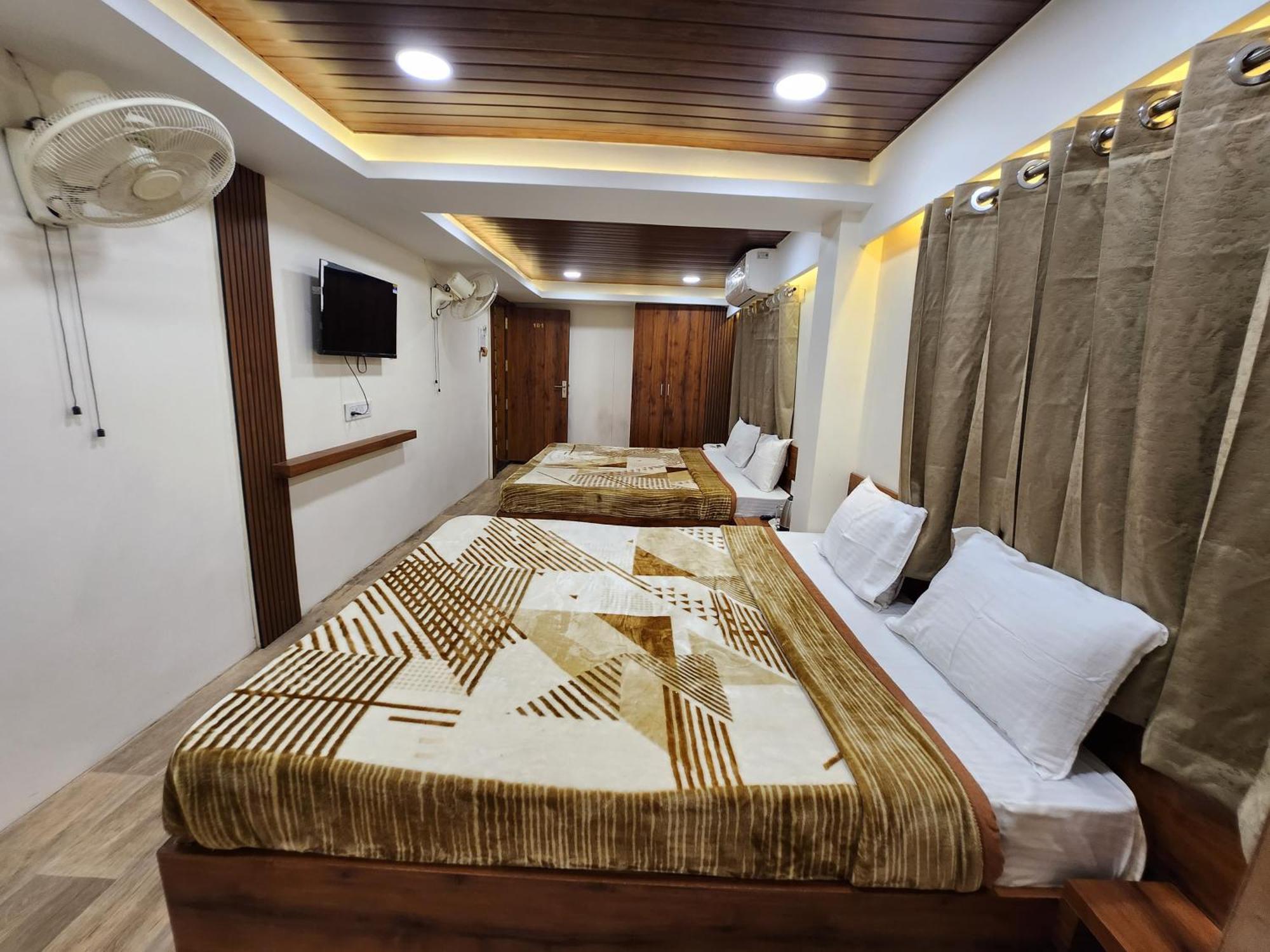 Hotel Anantshree Ujjain Esterno foto