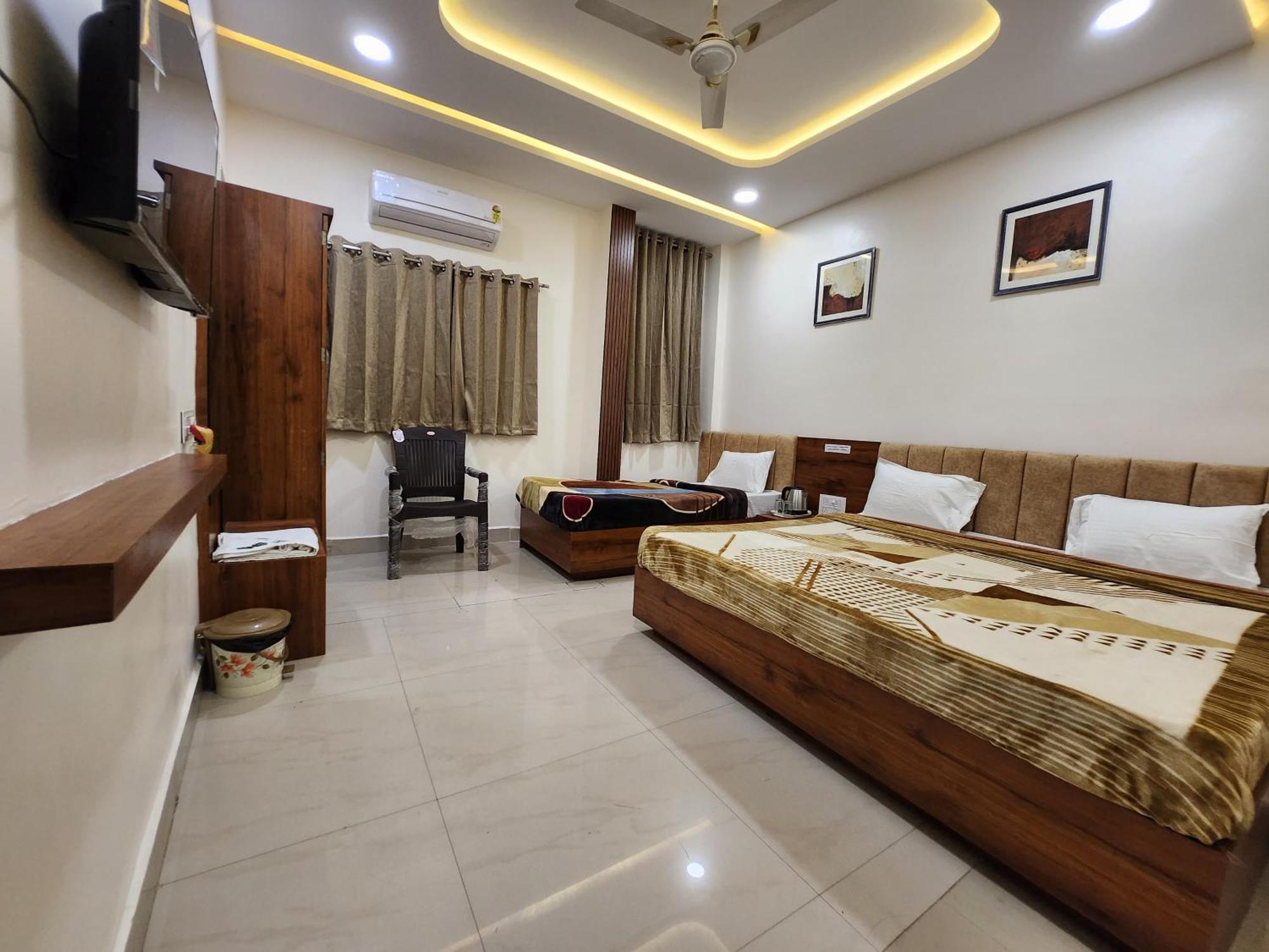 Hotel Anantshree Ujjain Esterno foto