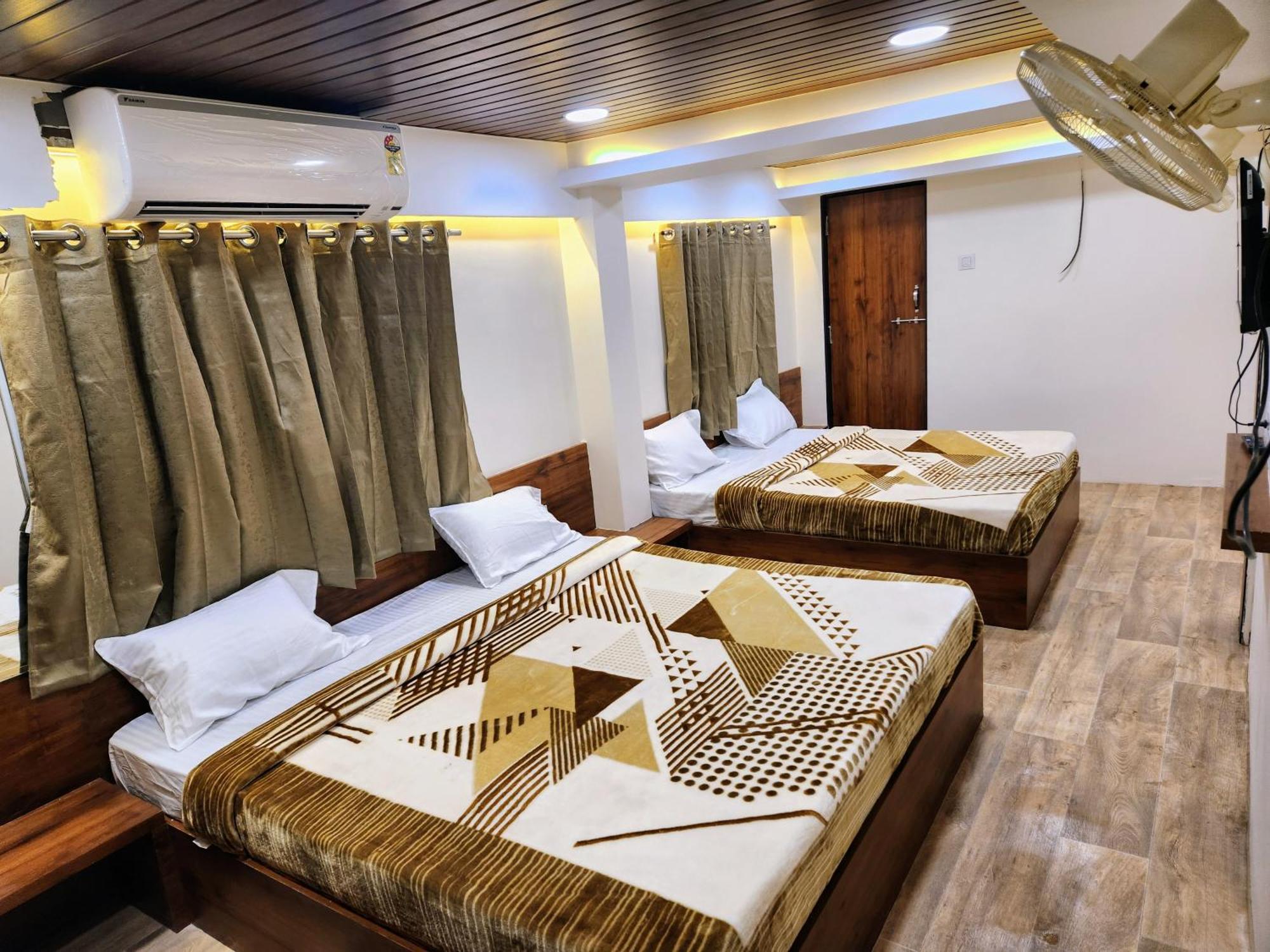 Hotel Anantshree Ujjain Esterno foto