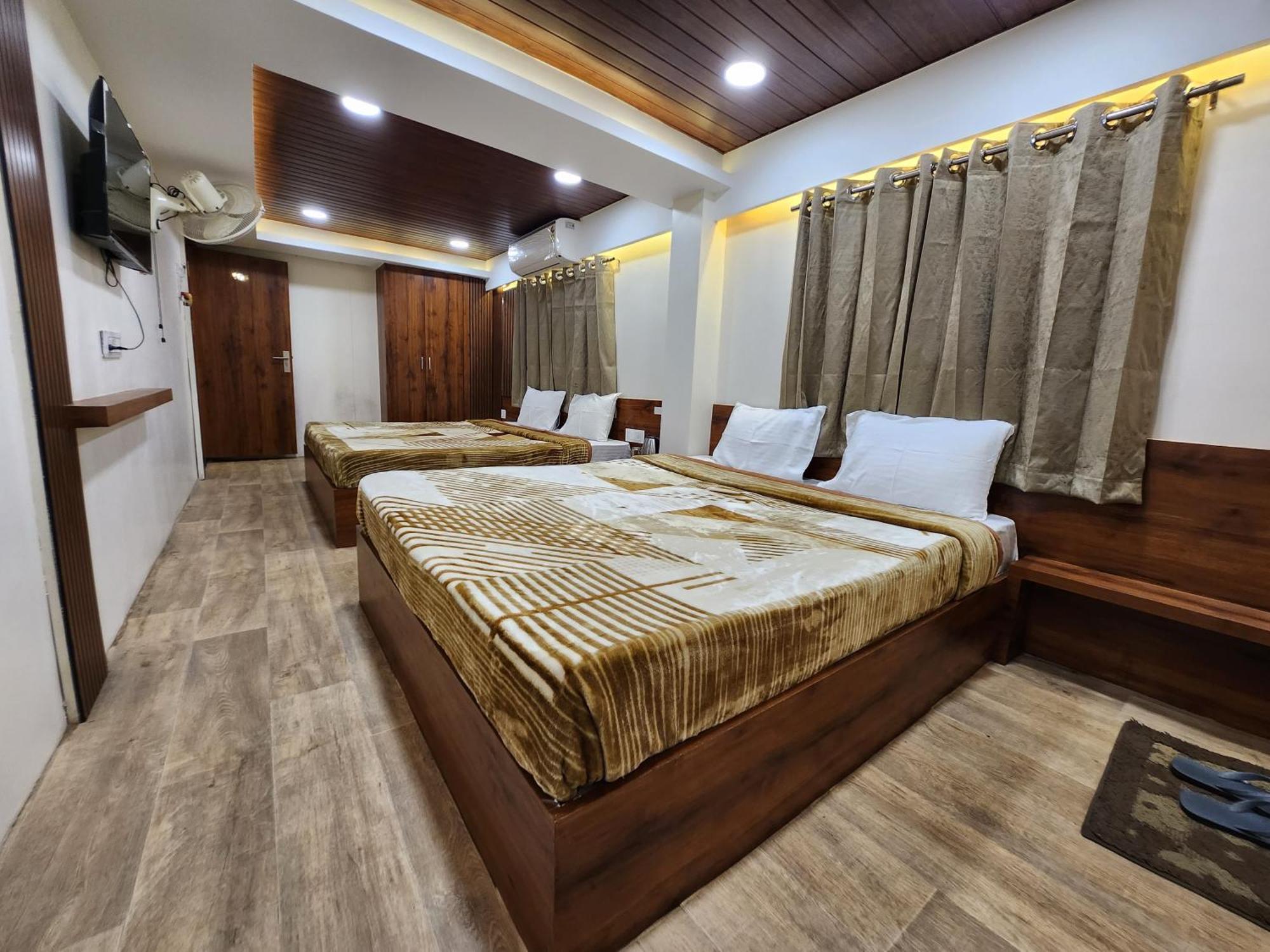 Hotel Anantshree Ujjain Esterno foto