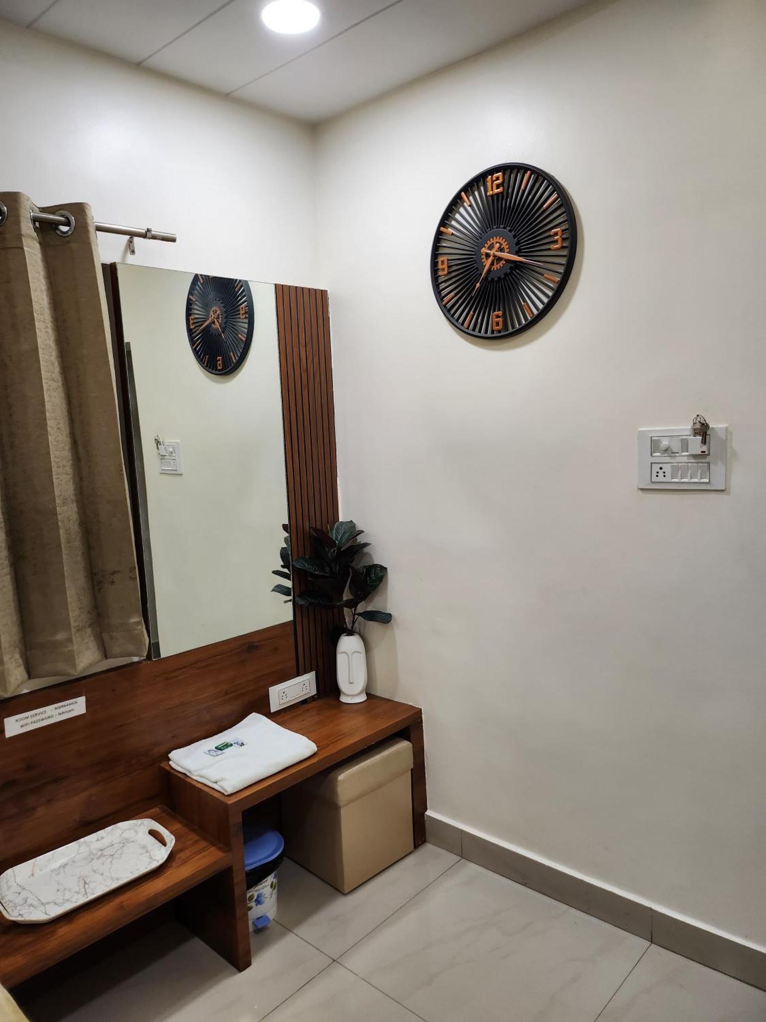 Hotel Anantshree Ujjain Esterno foto