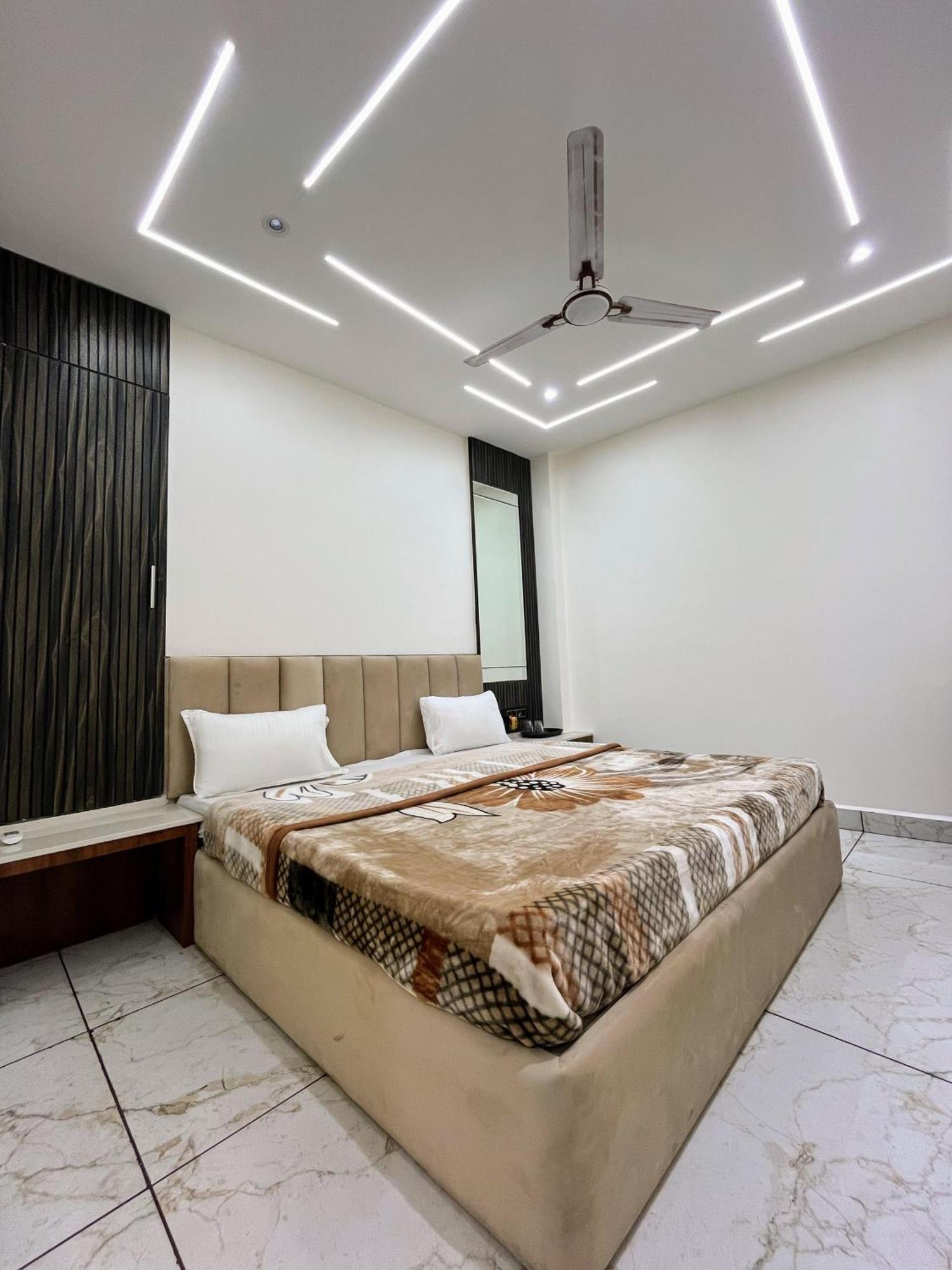 Hotel Anantshree Ujjain Esterno foto