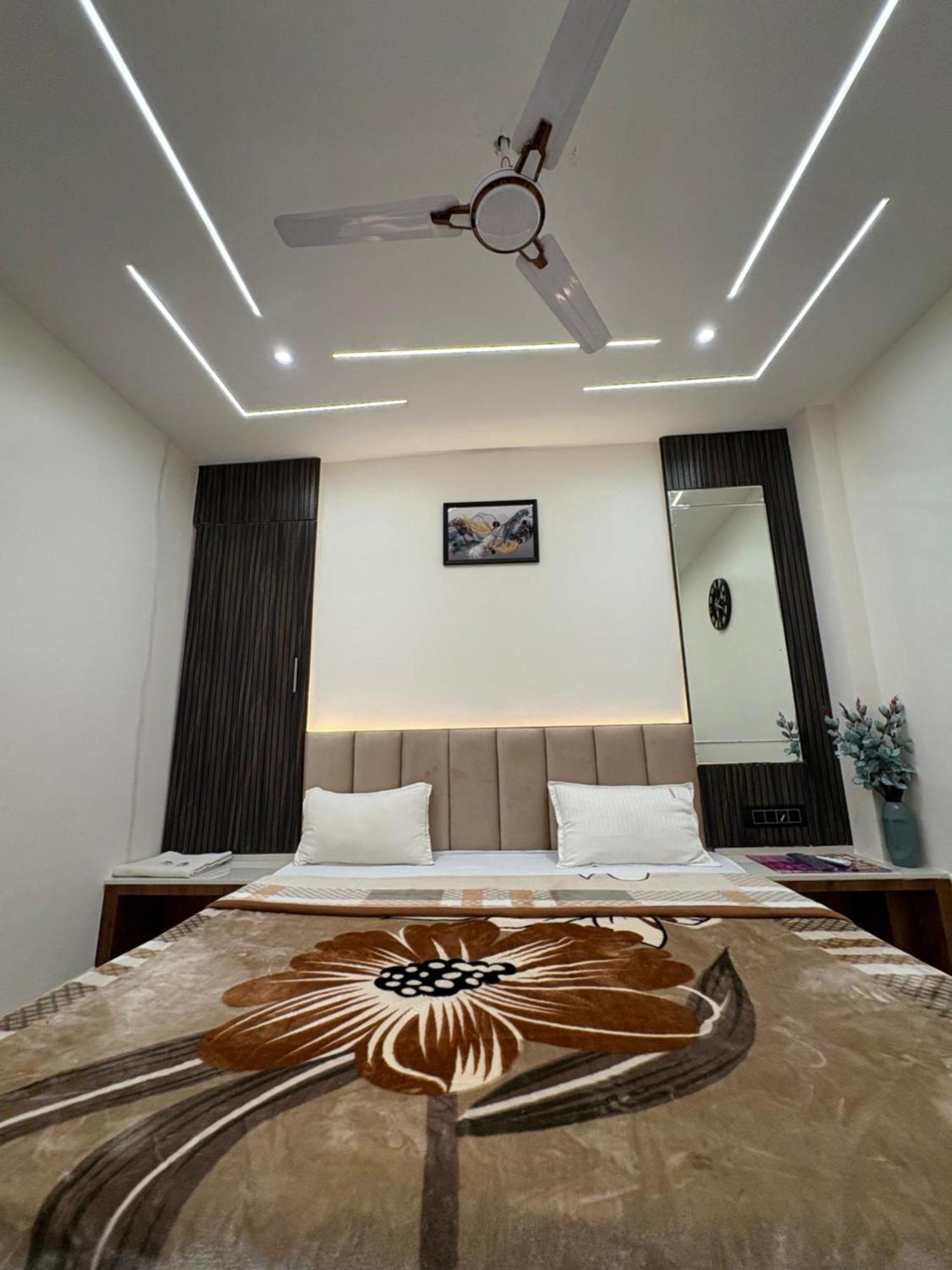 Hotel Anantshree Ujjain Esterno foto