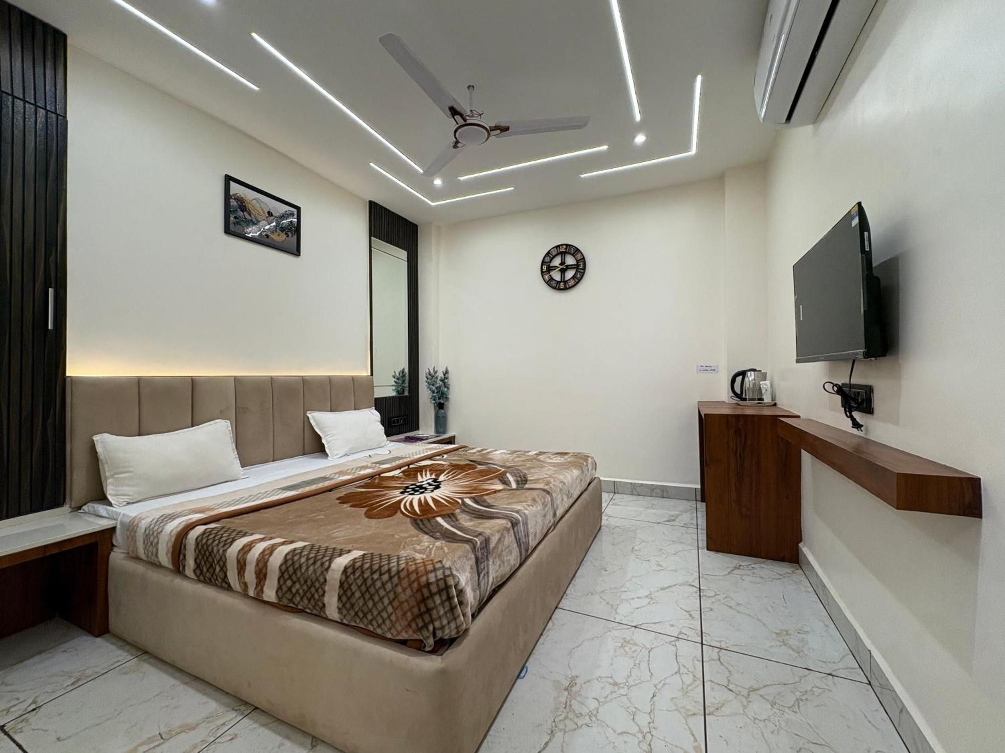 Hotel Anantshree Ujjain Esterno foto