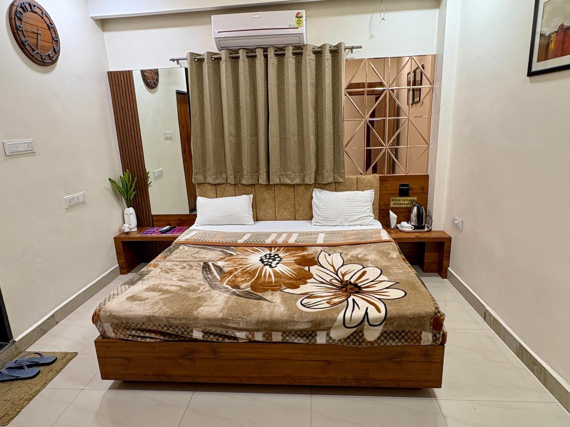 Hotel Anantshree Ujjain Esterno foto