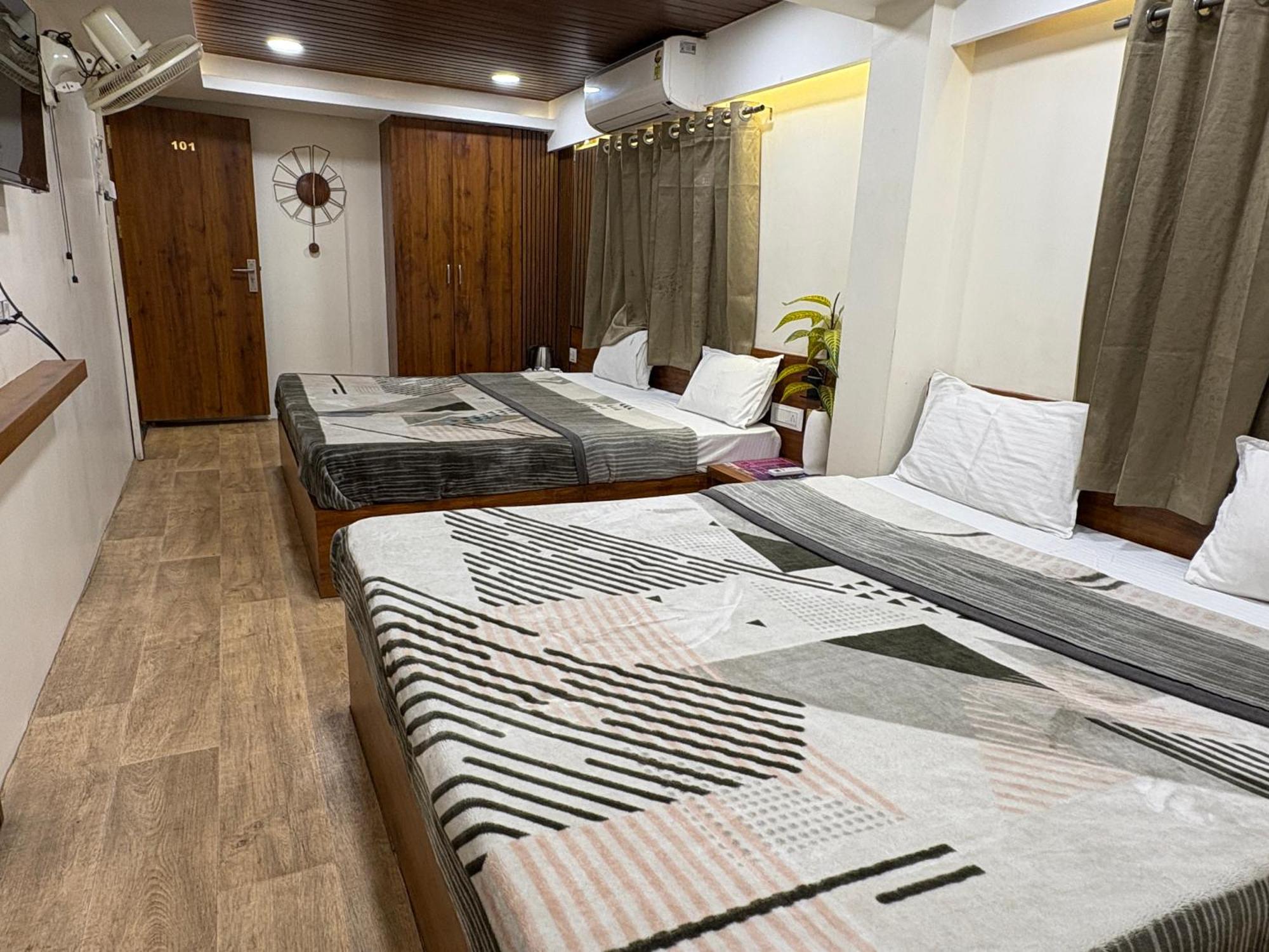 Hotel Anantshree Ujjain Esterno foto