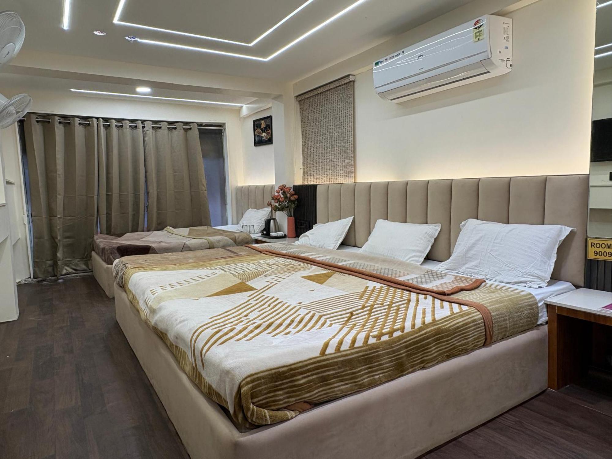 Hotel Anantshree Ujjain Esterno foto