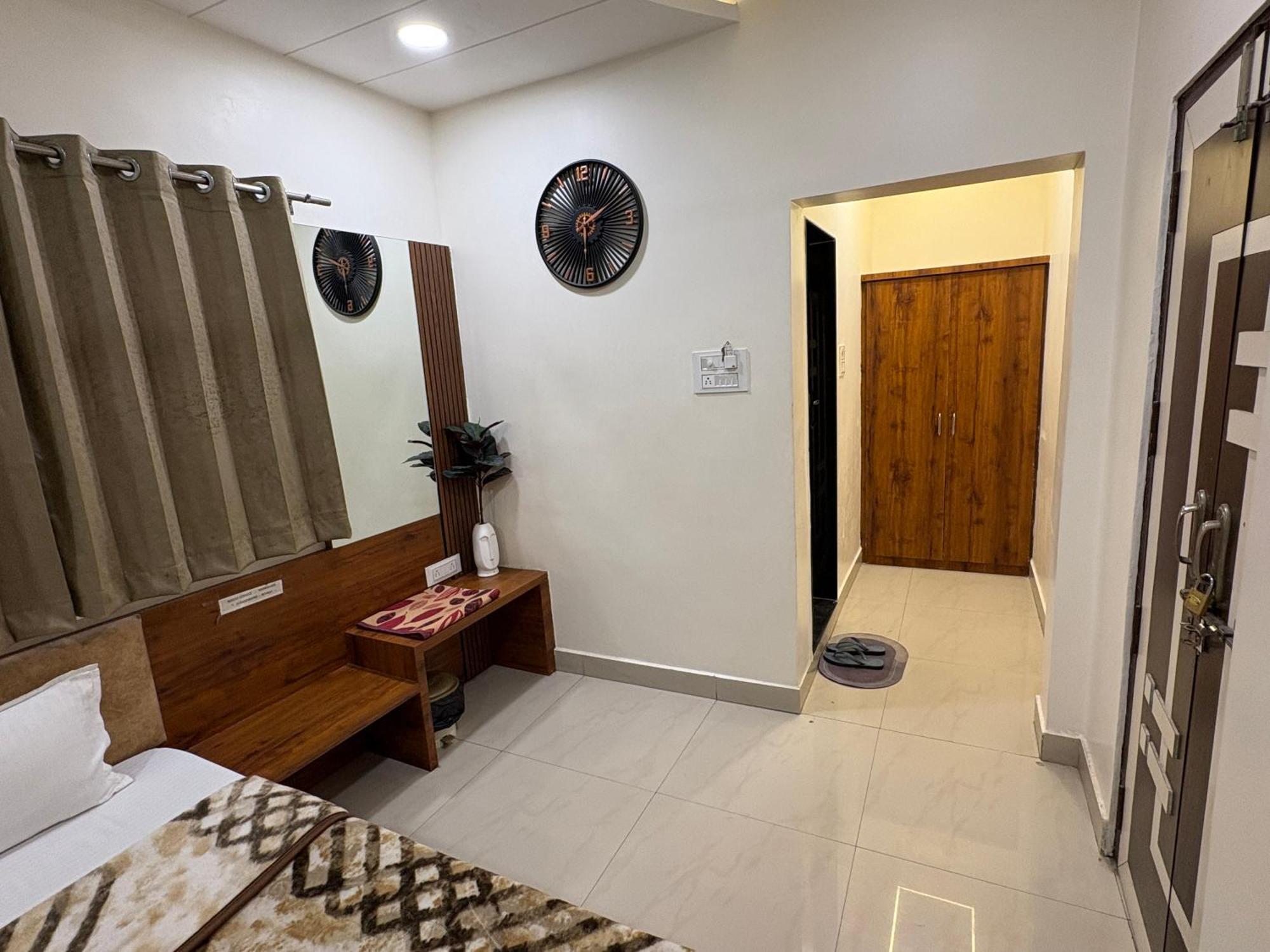 Hotel Anantshree Ujjain Esterno foto