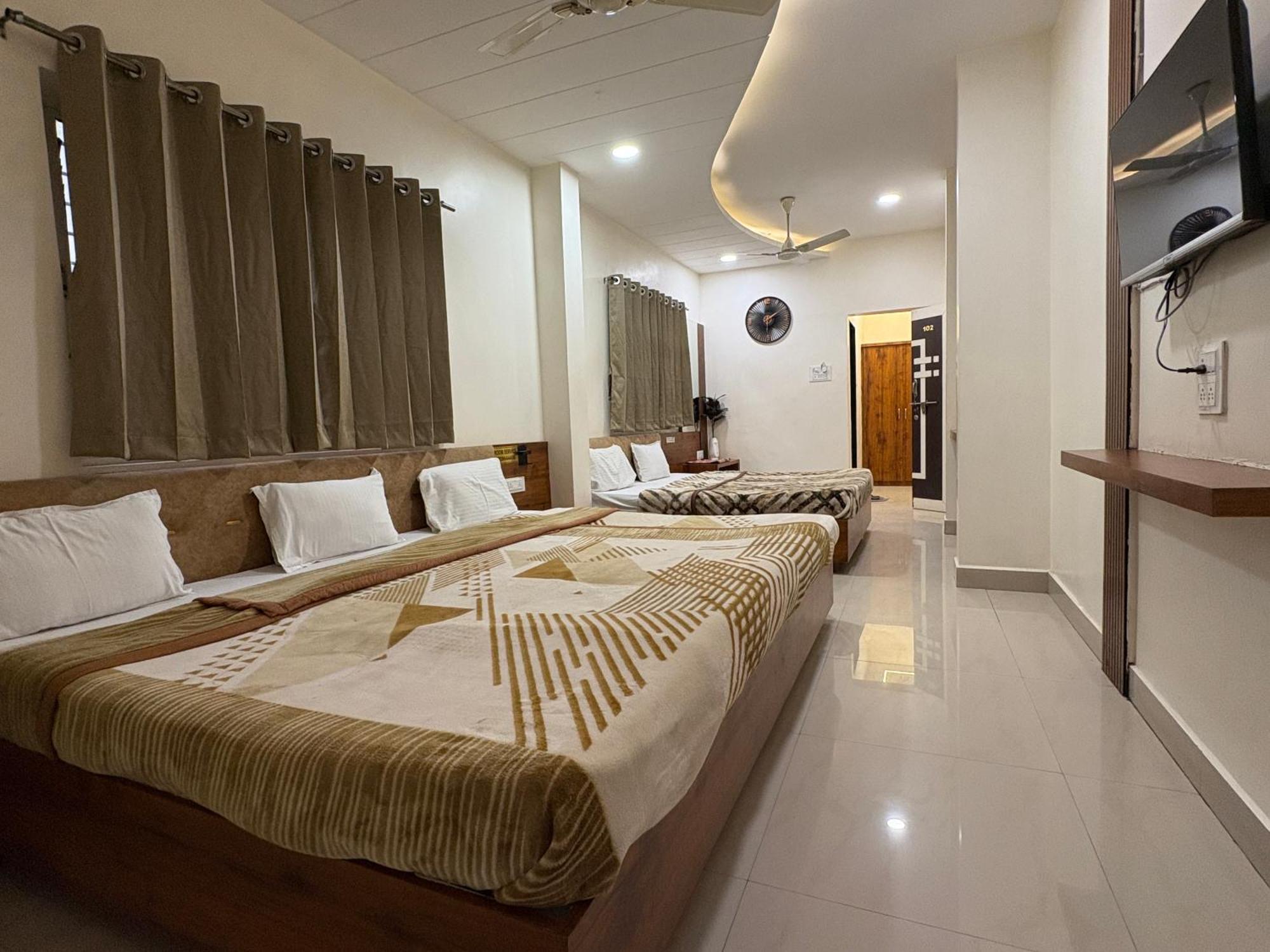 Hotel Anantshree Ujjain Esterno foto