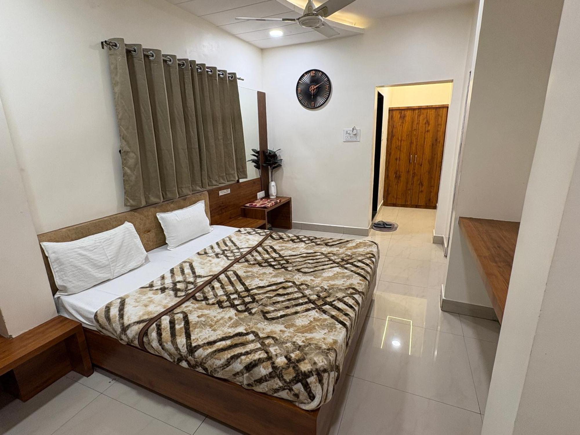 Hotel Anantshree Ujjain Esterno foto