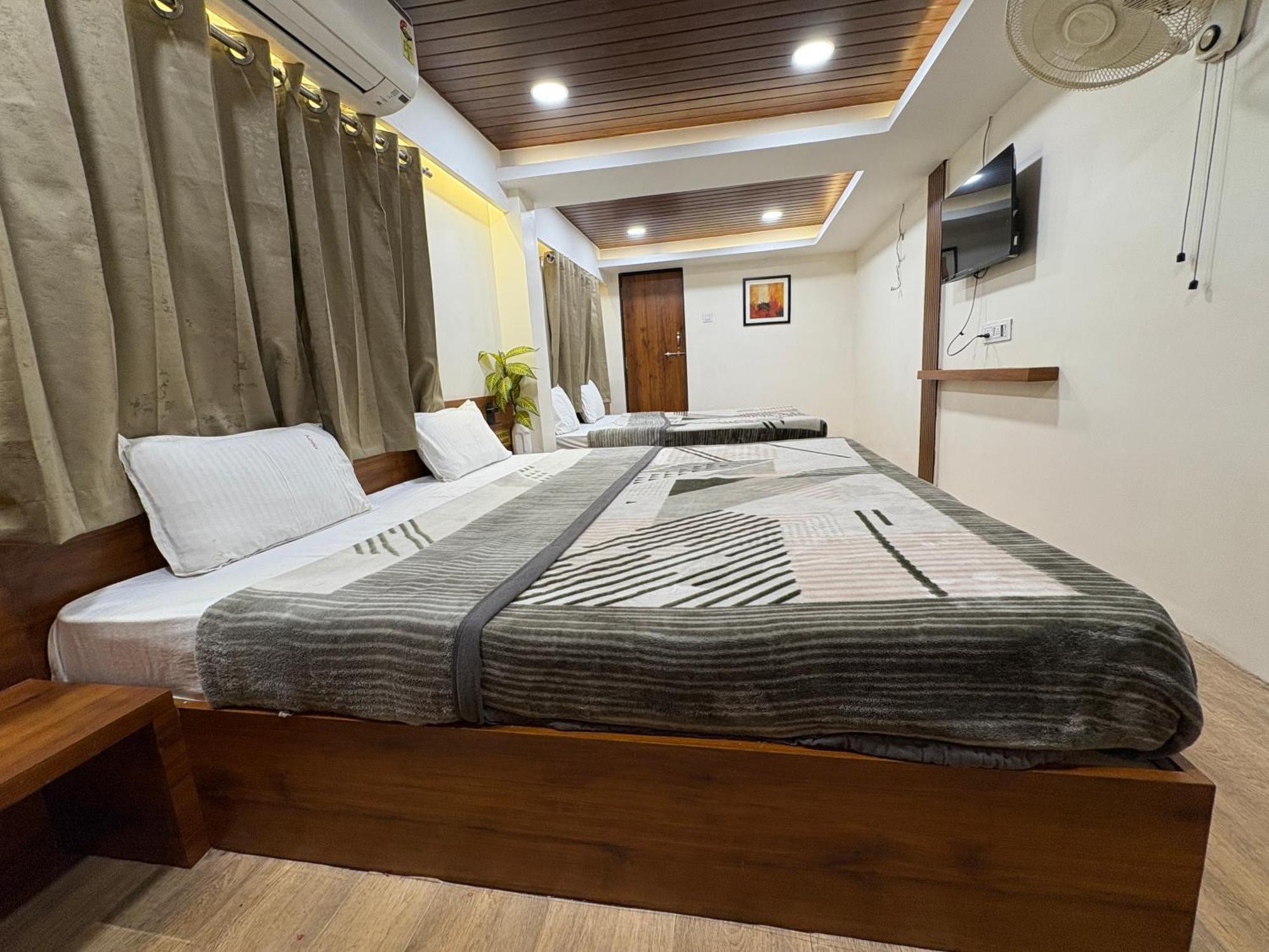 Hotel Anantshree Ujjain Esterno foto