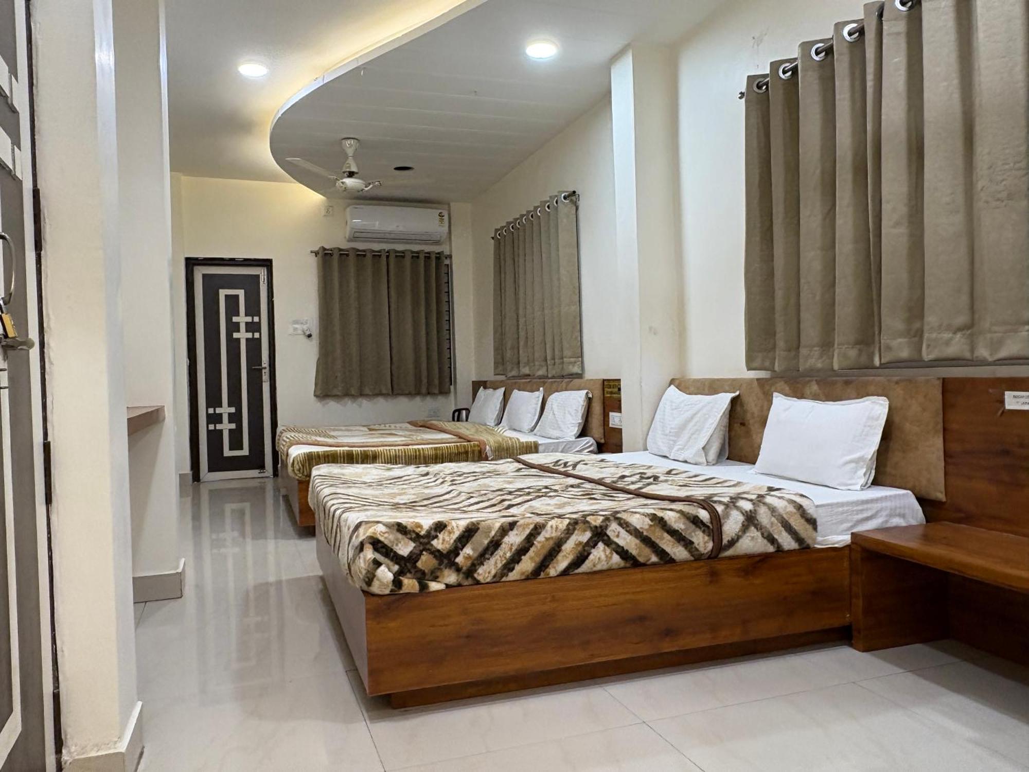 Hotel Anantshree Ujjain Esterno foto