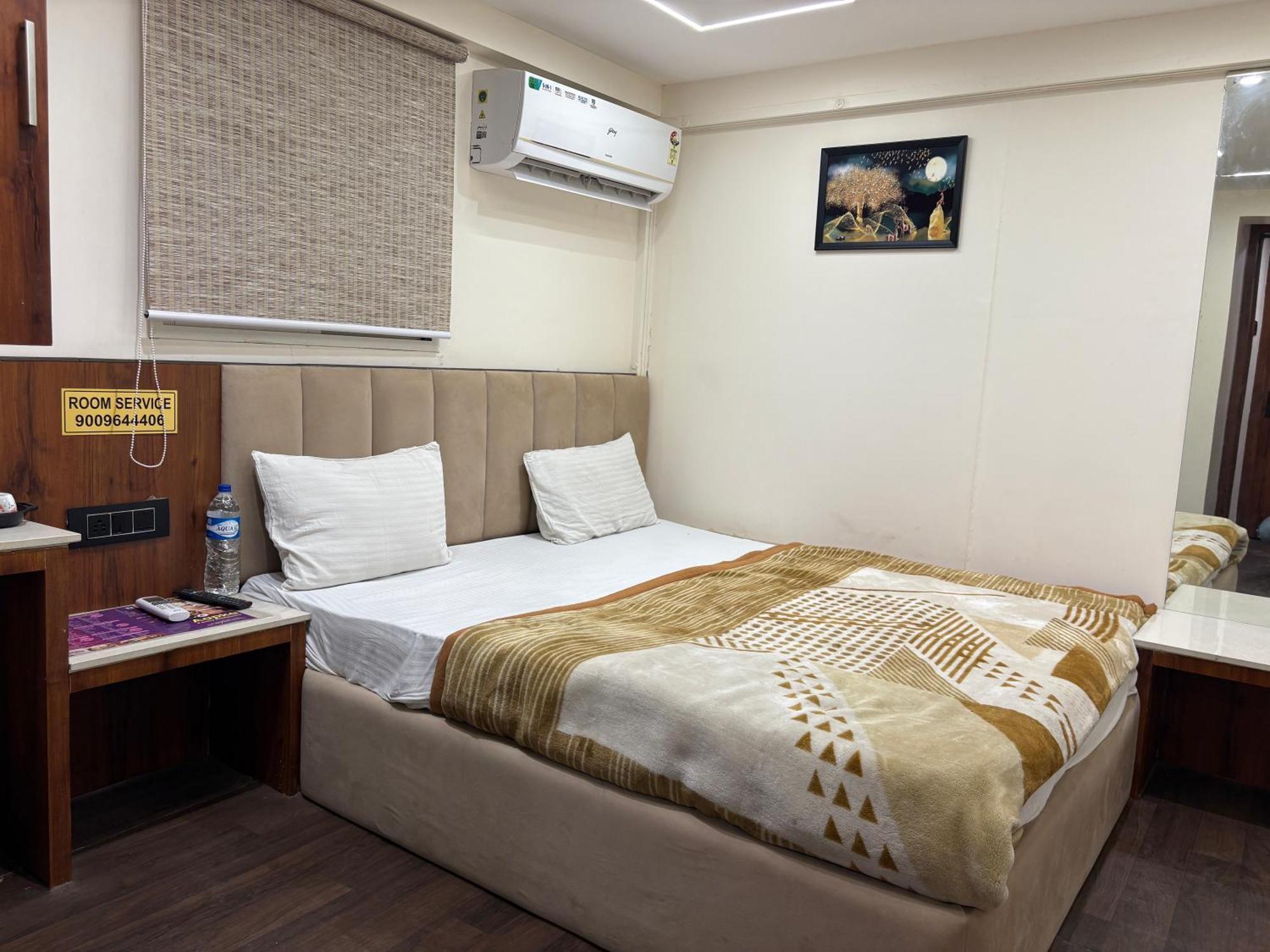 Hotel Anantshree Ujjain Esterno foto