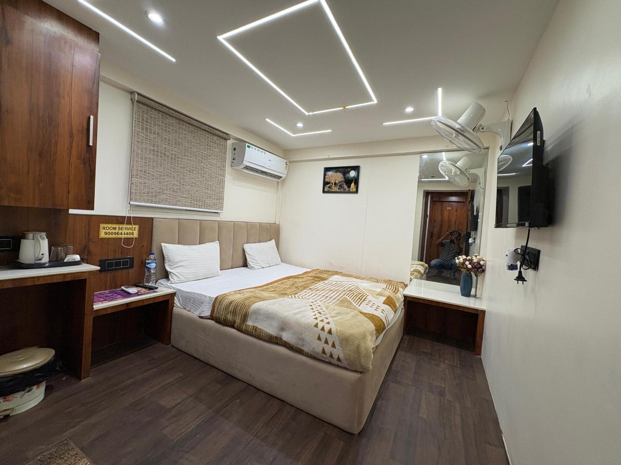 Hotel Anantshree Ujjain Esterno foto