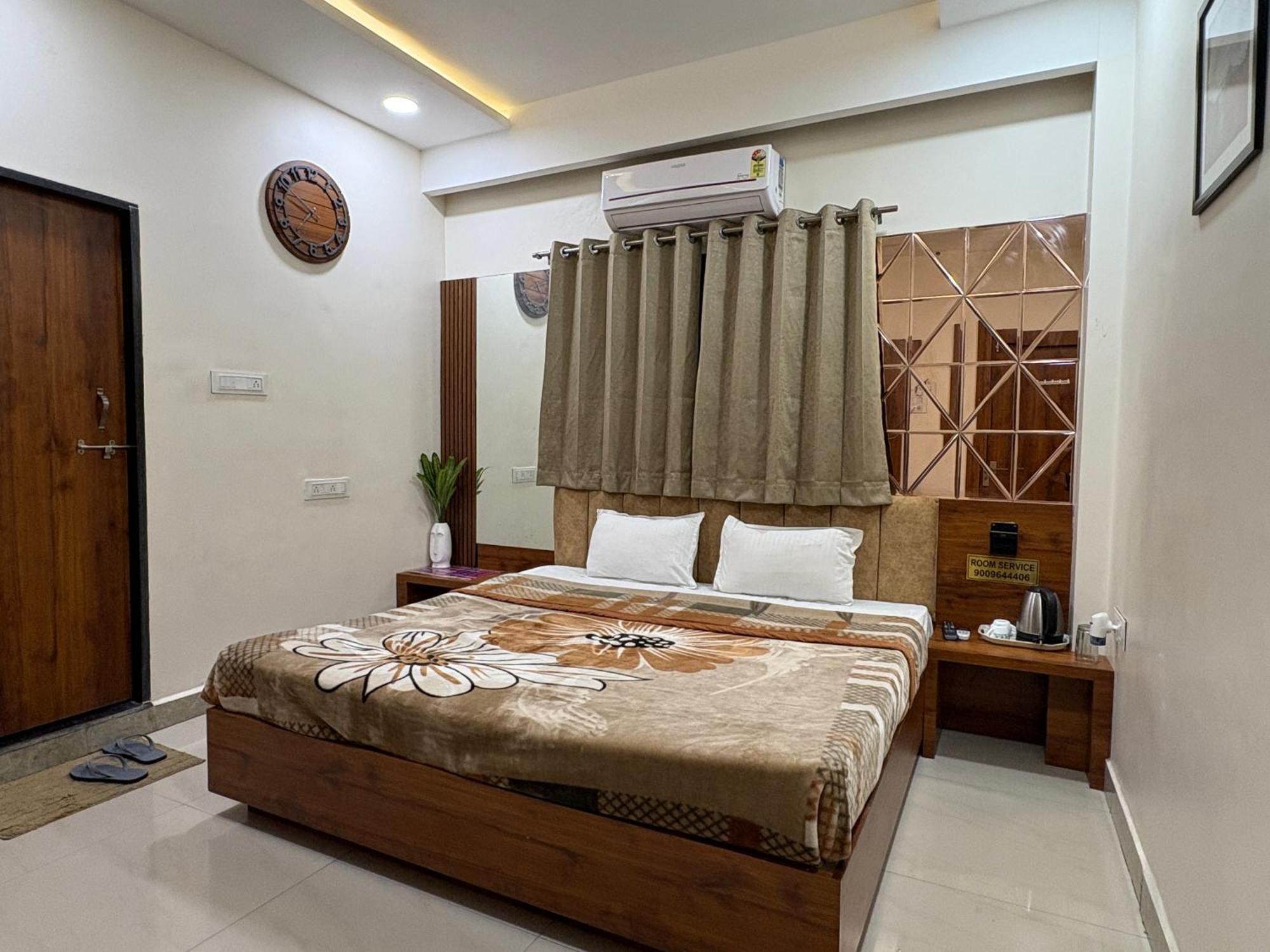 Hotel Anantshree Ujjain Esterno foto