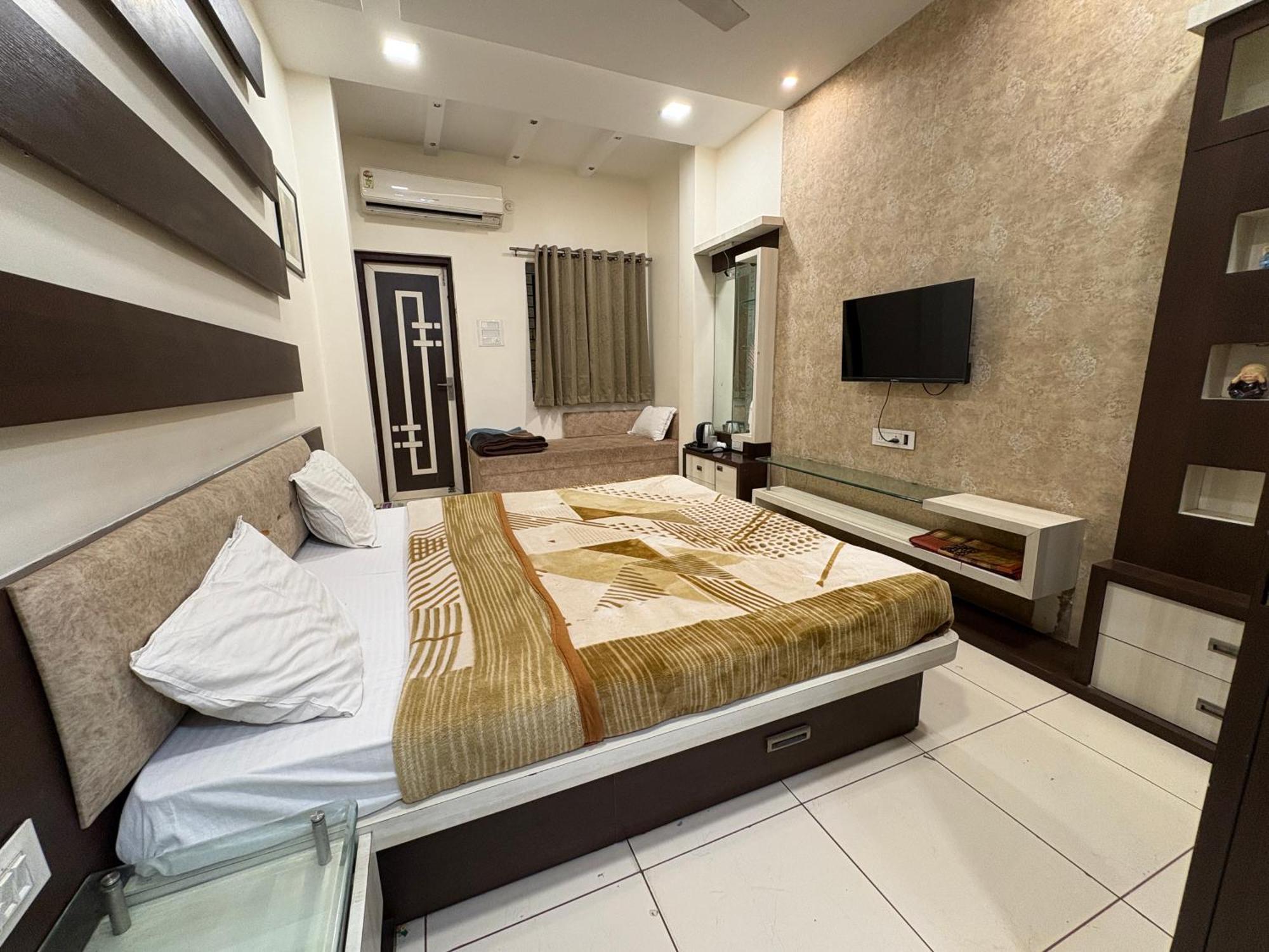 Hotel Anantshree Ujjain Esterno foto