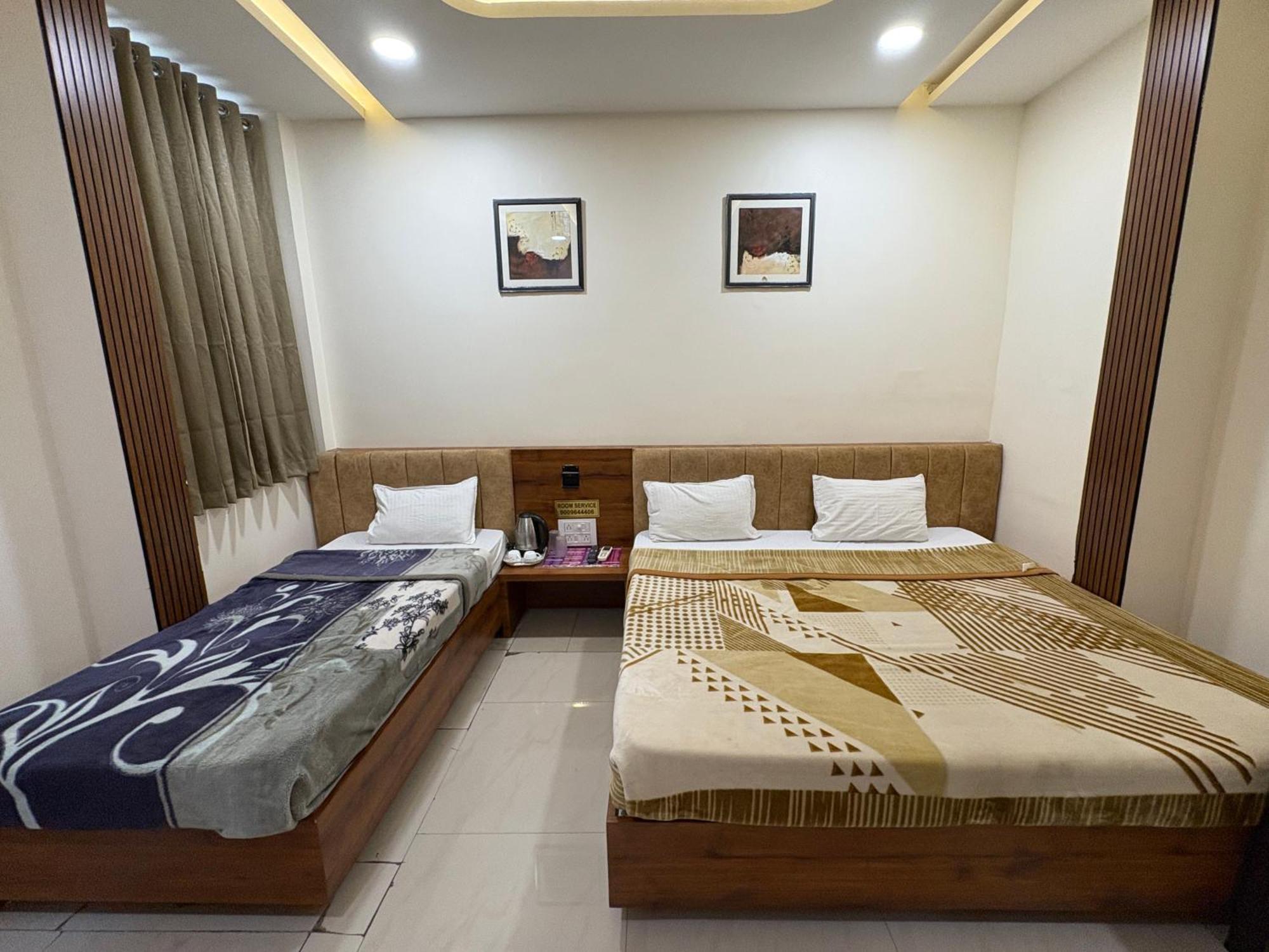 Hotel Anantshree Ujjain Esterno foto
