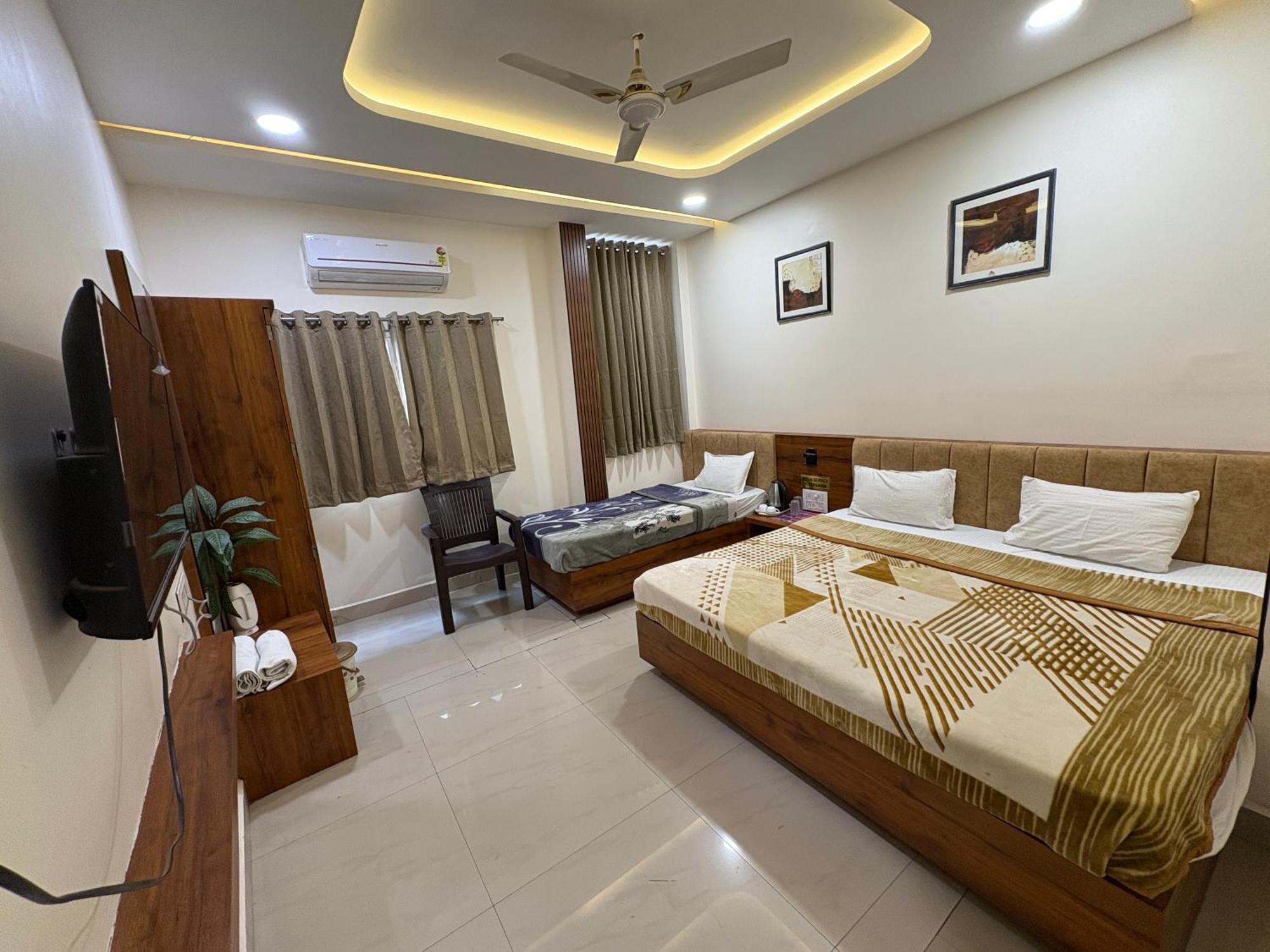Hotel Anantshree Ujjain Esterno foto